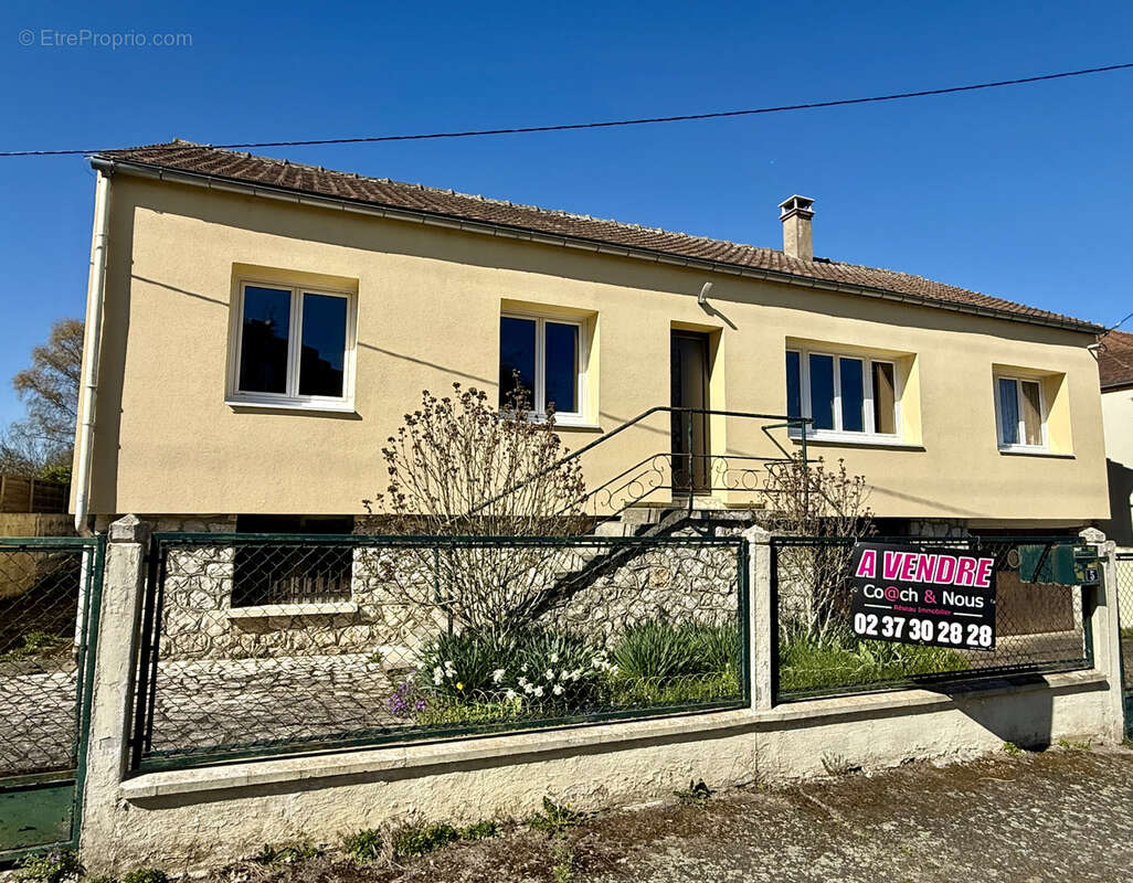 Maison à THIRON-GARDAIS