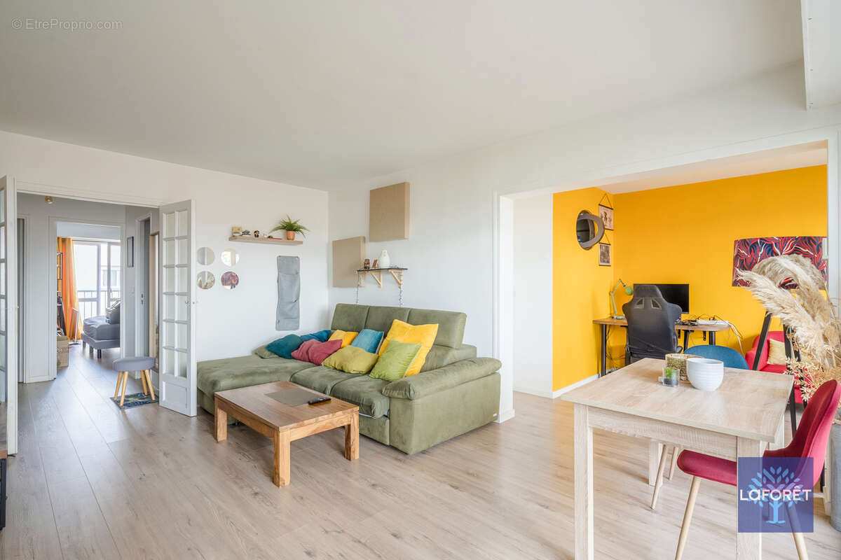 Appartement à LES PAVILLONS-SOUS-BOIS