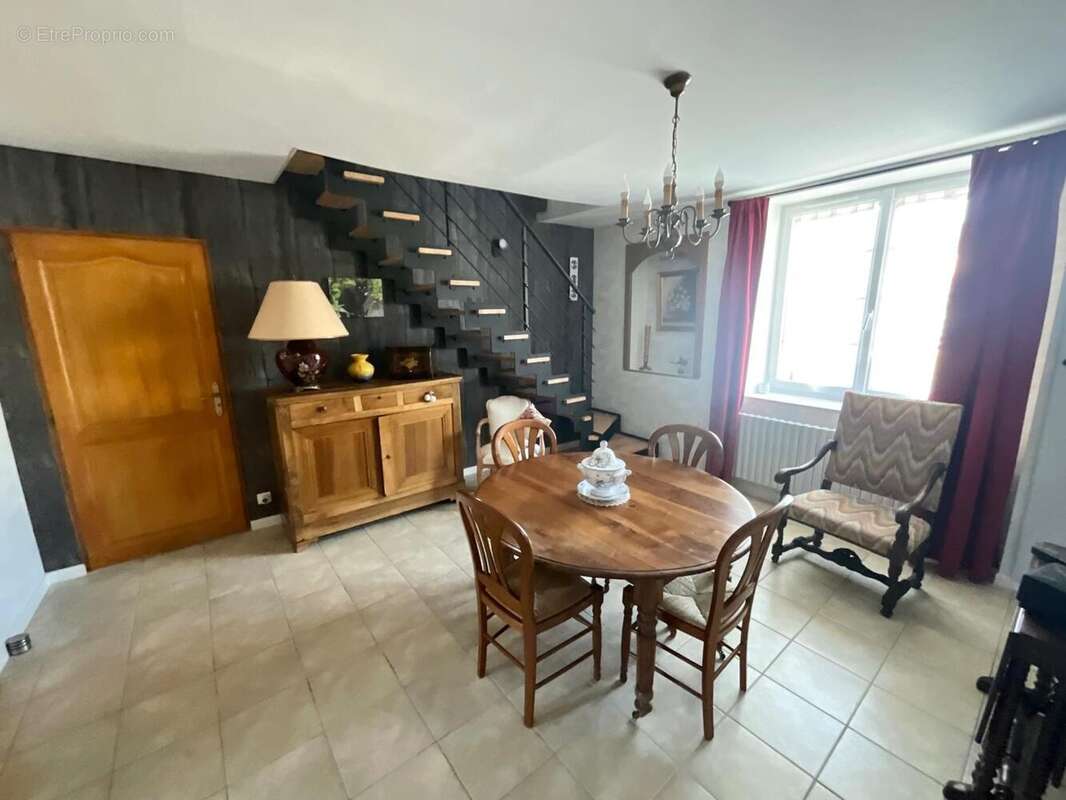 Maison 185 m² à Mehun-Sur-Yevre  - photo 3