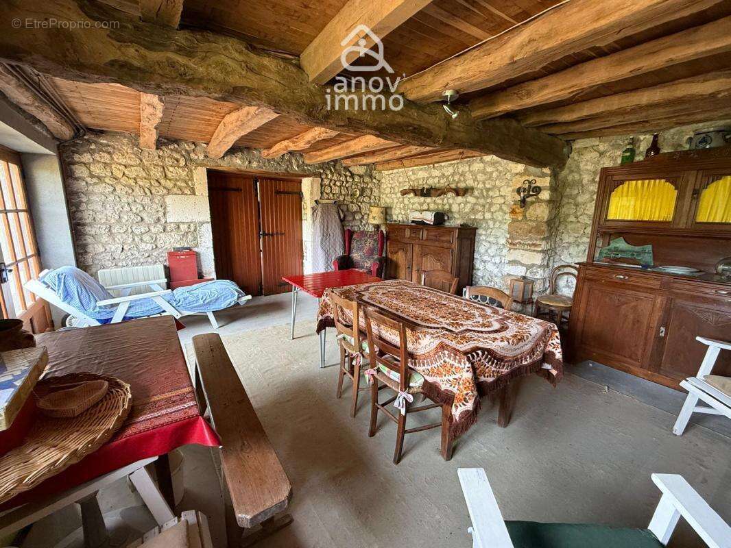 Maison à CHARMANT