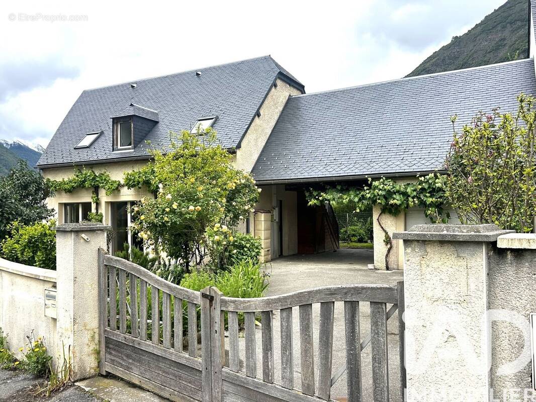 Photo 1 - Maison à LUZ-SAINT-SAUVEUR