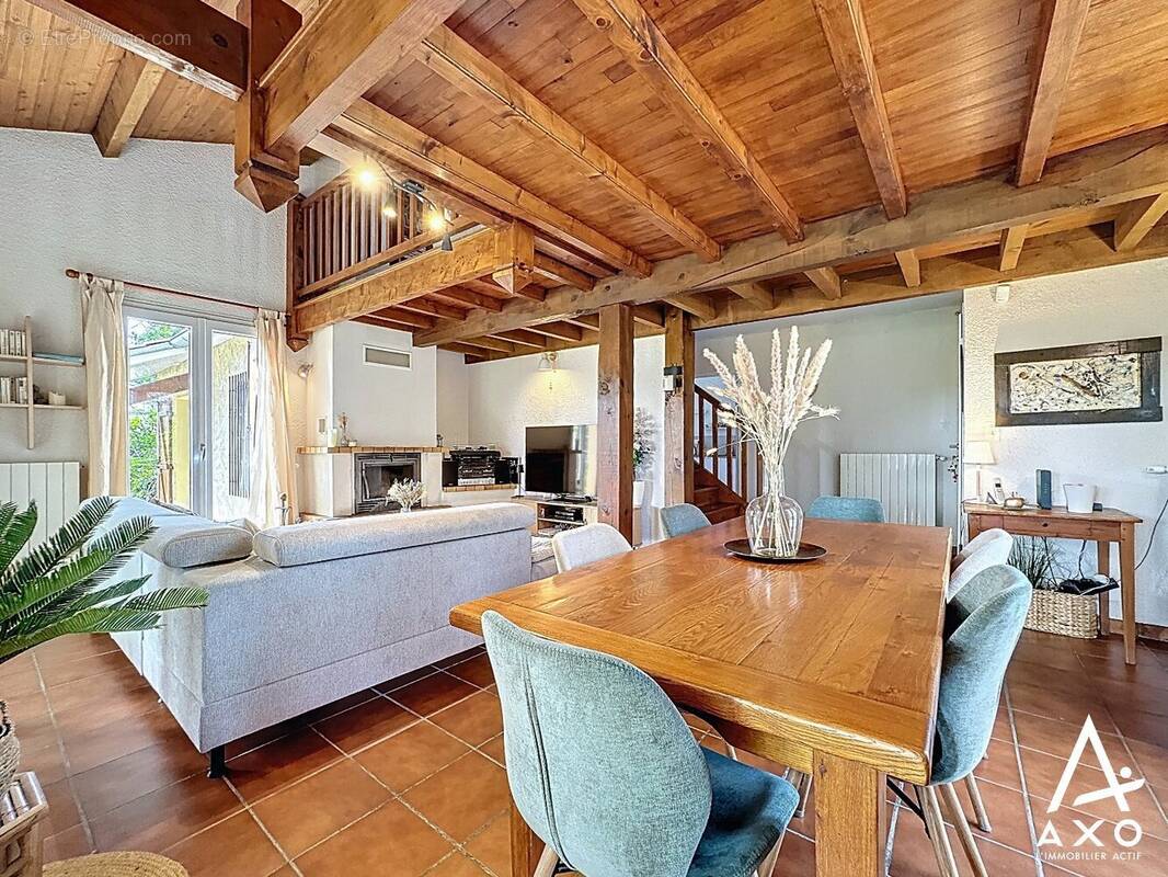 Maison à CORNEILLAN