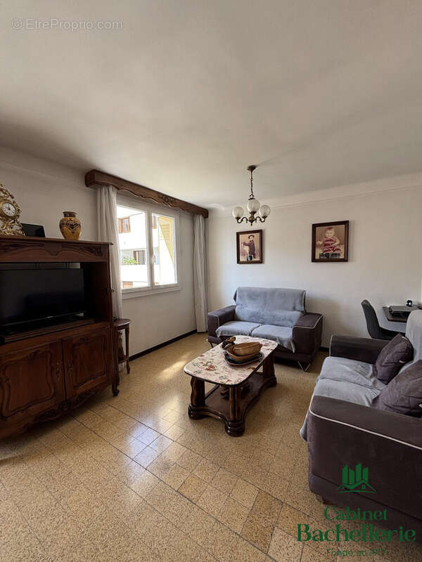 Appartement à MARSEILLE-4E