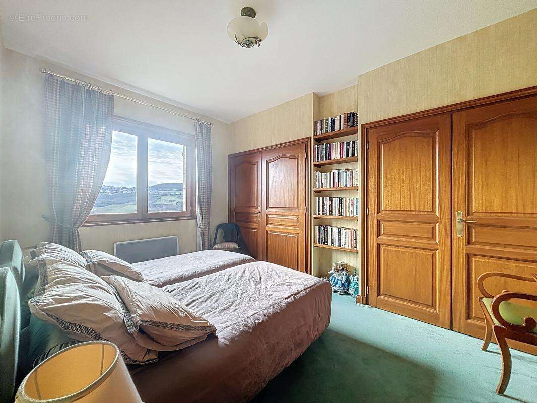 Maison à LA ROCHE-BLANCHE