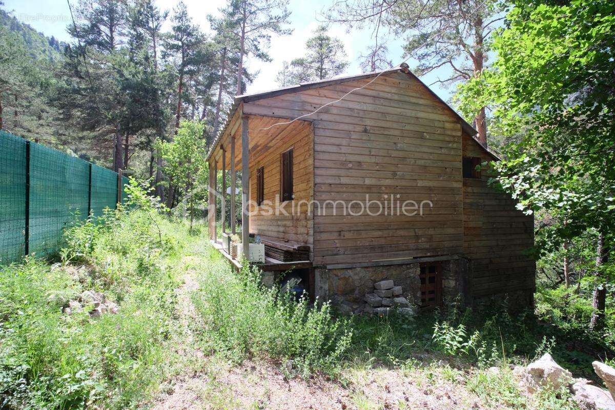 Petit chalet de 27 m2 à la montagne sur terrain arboré de 1120 m2 - photo 2