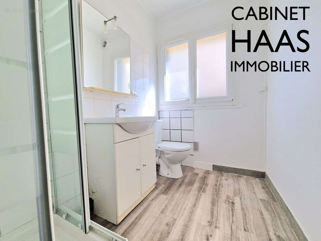 Salle d'eau (1) - Appartement à IVRY-SUR-SEINE