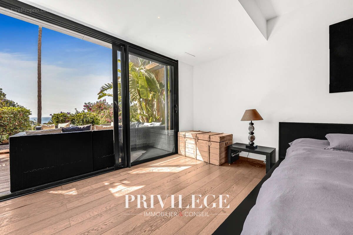 Golfe-Juan — Appartement de 120 m2 avec terrasse plein sud de 65 m2 - photo 12