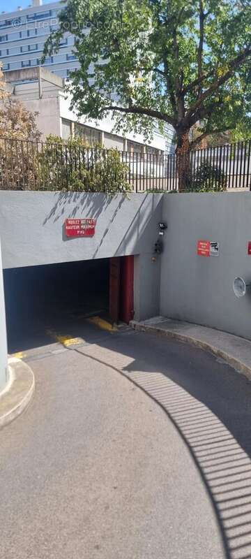 A vendre parking - 11 cronstadt - 1ier sous-sol - photo 3