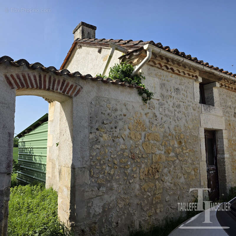 Maison à SAINT-FRONT-D'ALEMPS