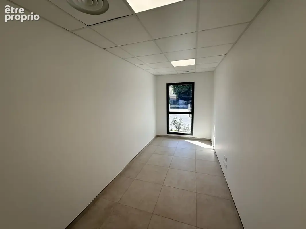 Bureau 10 m2 à Lorgues - photo 2