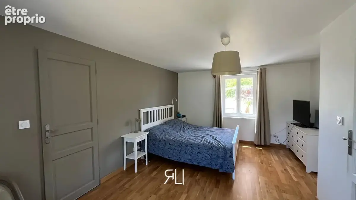 Grande maison, beaux volumes, charme de l'ancien - photo 7