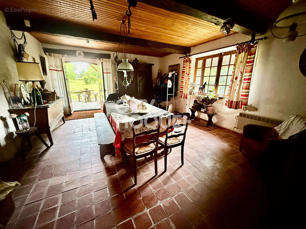 Maison à SERMENTIZON