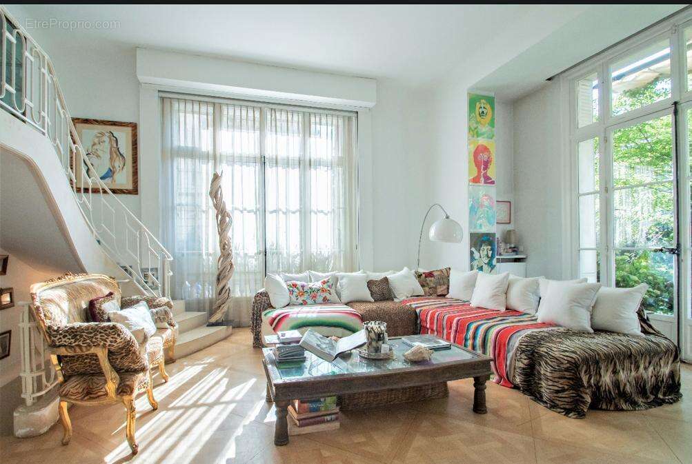 Appartement à NEUILLY-SUR-SEINE