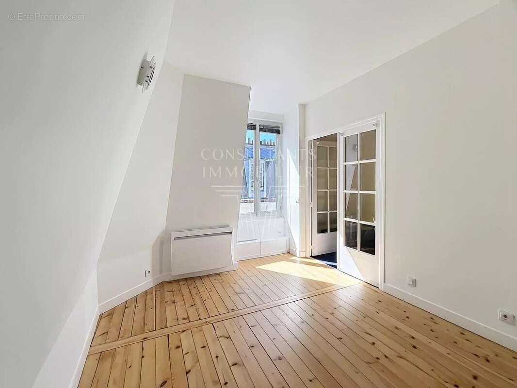 Appartement à PARIS-14E