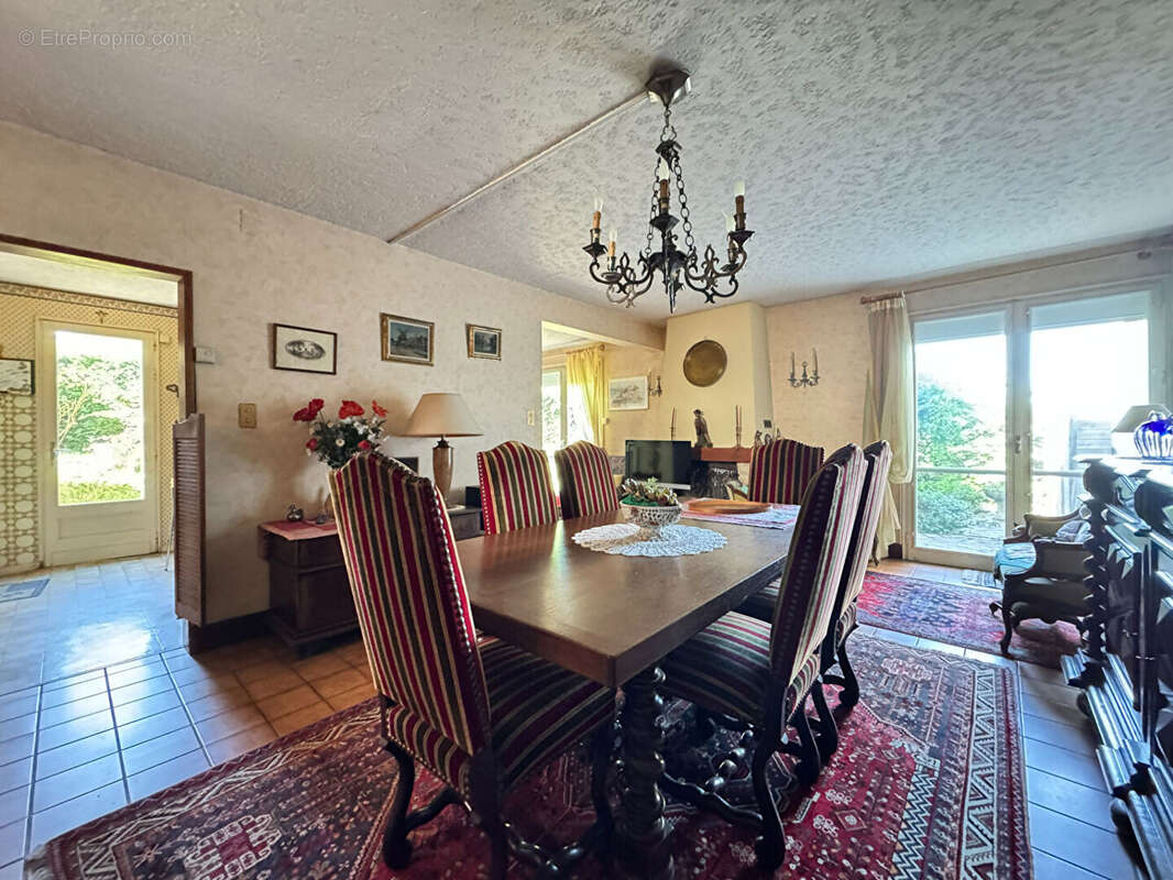 Maison à COULOUNIEIX-CHAMIERS