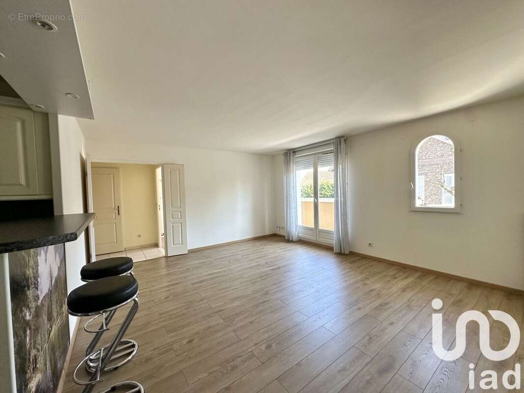 Photo 2 - Appartement à SAINT-GERMAIN-LES-CORBEIL