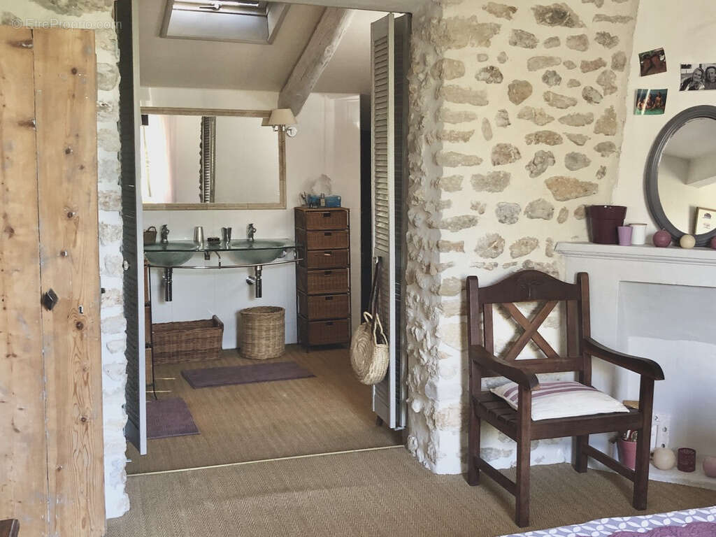 Maison à CAMARET-SUR-AIGUES