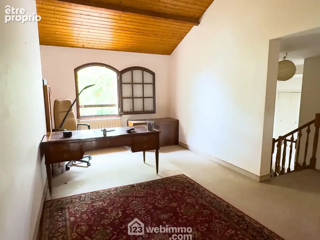 ...et s'ouvre sur les différentes chambres.