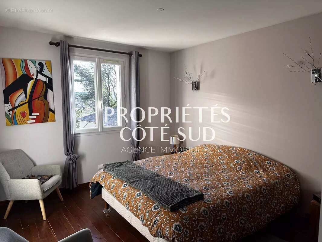 Maison à LAUDUN-L'ARDOISE