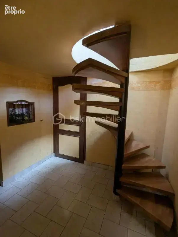 Charmante demeure avec vue imprenable sur le Château de Château-Thierry – 185 m², terrasse et dépendance locative - photo 16