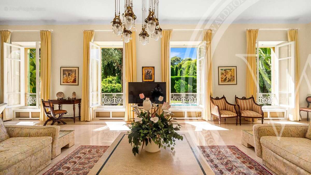 Une villa Belle Époque intemporelle dans un domaine privé à quelques pas d'une plage praticable - photo 5