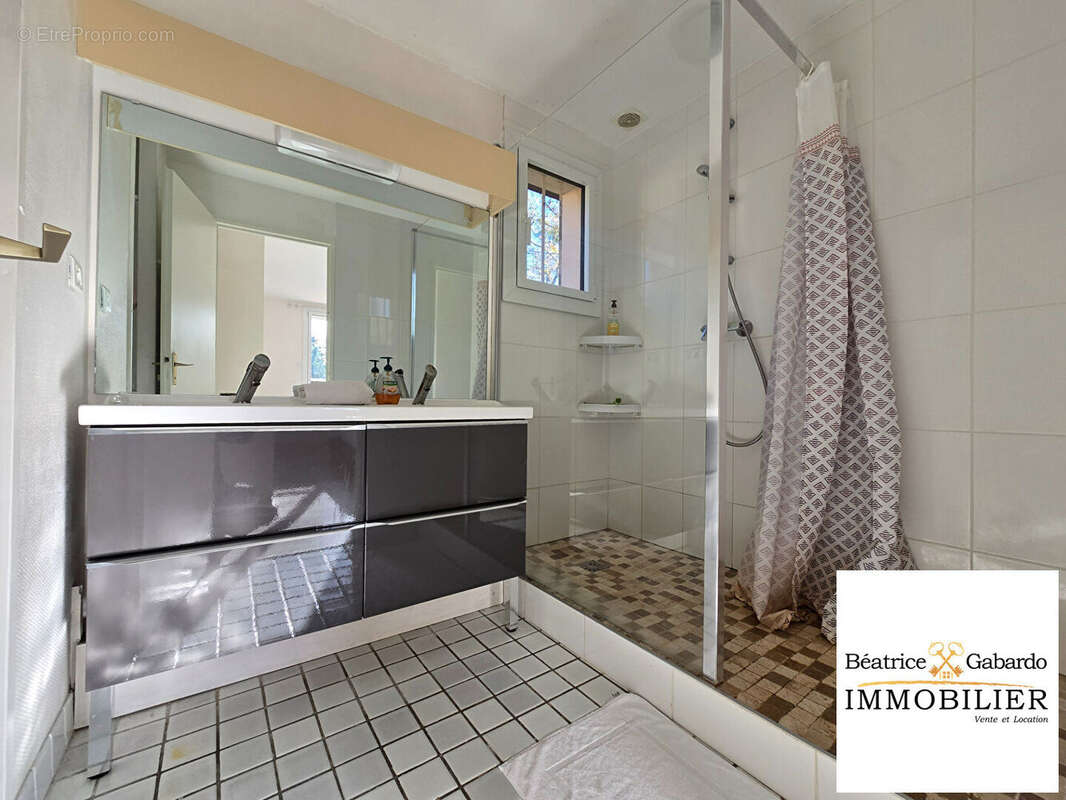Maison St Genis Laval 5 pièce(s) 130  m² - photo 17