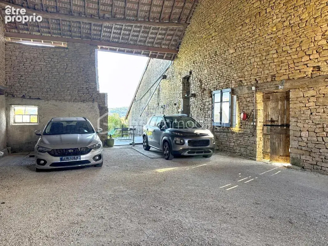 Maison en pierre avec grange et fort potentiel - photo 11