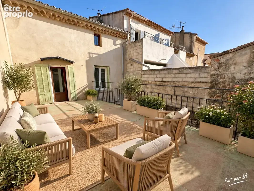 Maison de ville - 179 m2 de surfaces avec grand garage et cour/jardin interieur - photo 2