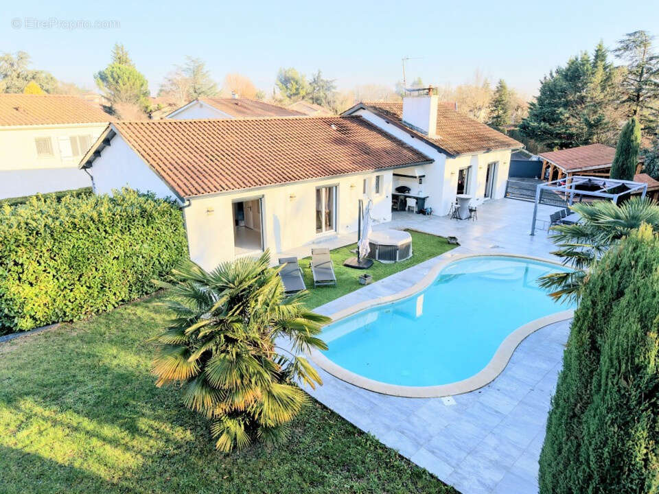 Maison à GREZIEU-LA-VARENNE