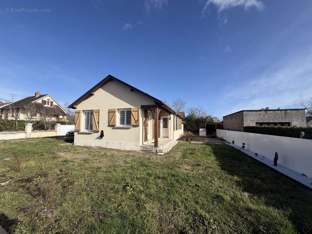 Maison à MARCILLY-EN-VILLETTE