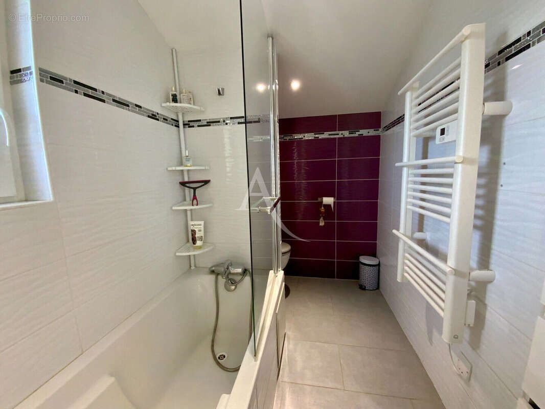 Maison à SAINT-GENIS-DE-SAINTONGE