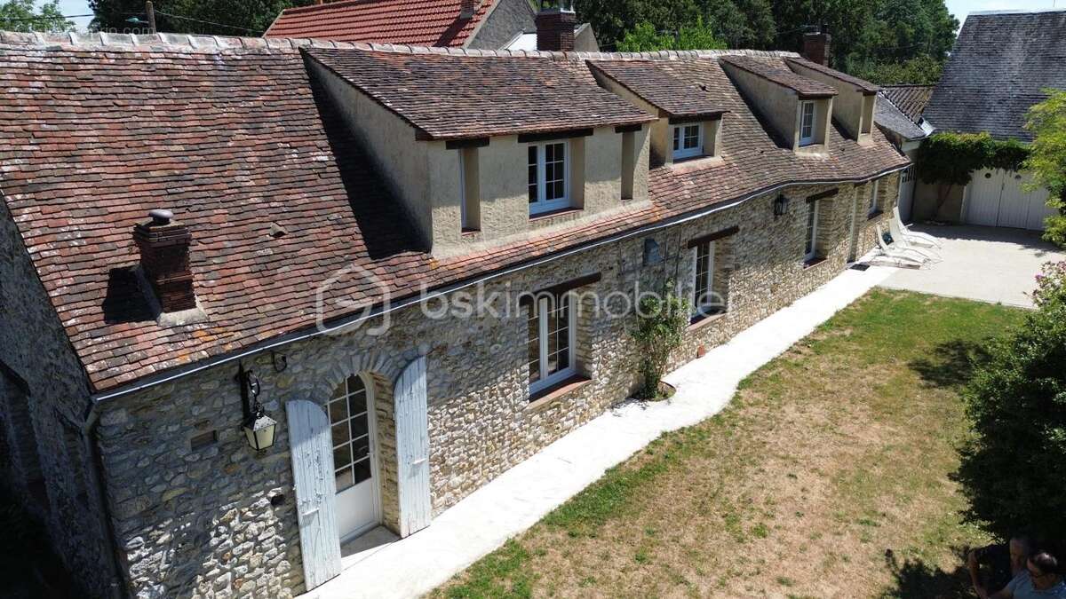 Superbe longère de caractère avec dépendances et fort potentiel - photo 3