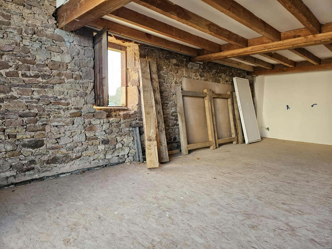 Maison à ONET-LE-CHATEAU