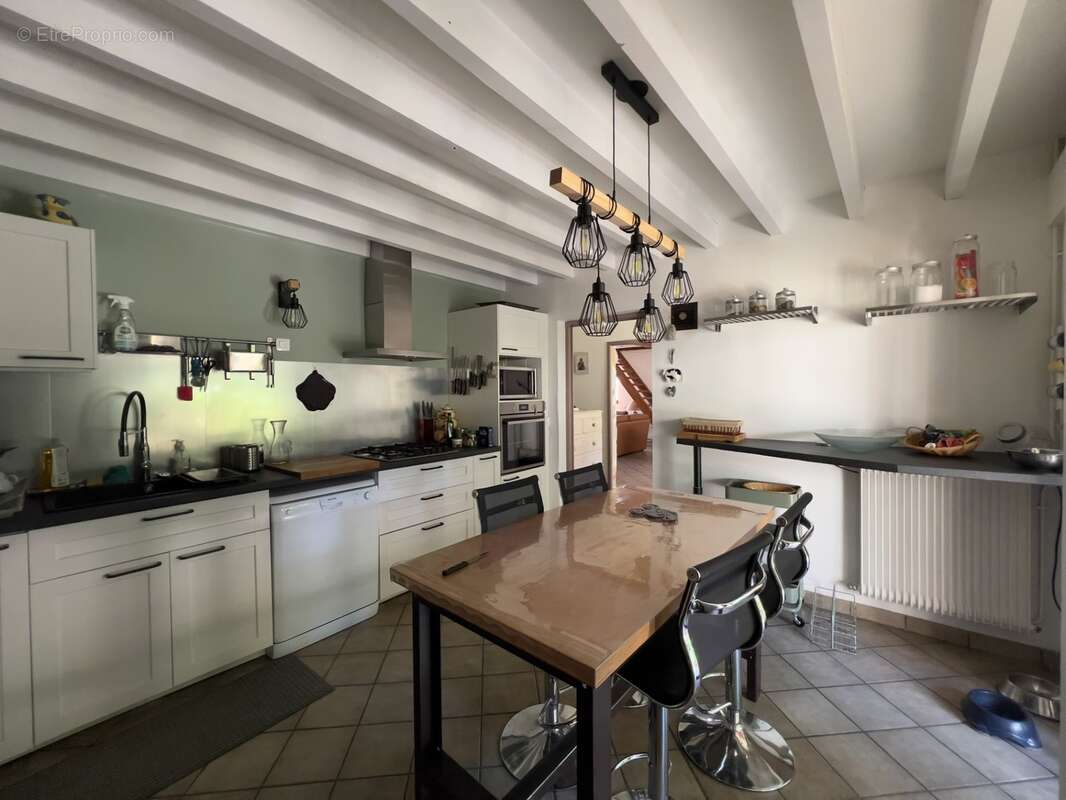 Maison de charme de 151 m² – 4 chambres, jardin, dépendances et beaux volumes à Varennes-sur-Morge - photo 7