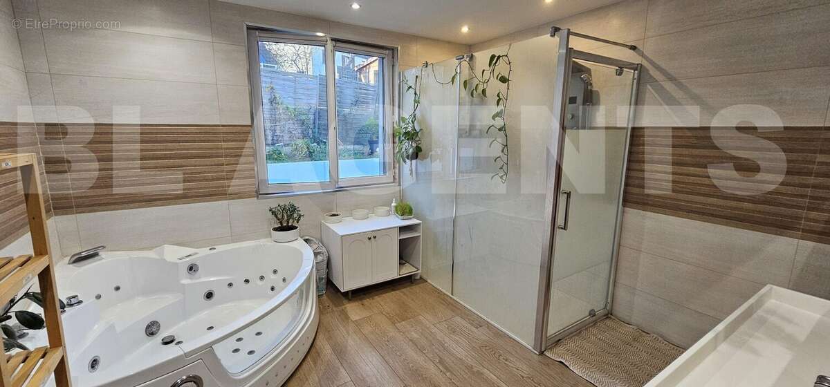 20251111_155353 - Maison à NANTEUIL-LES-MEAUX