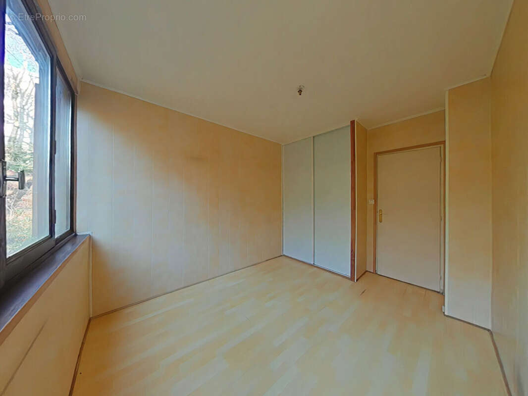 Appartement à FONTENAY-LE-FLEURY