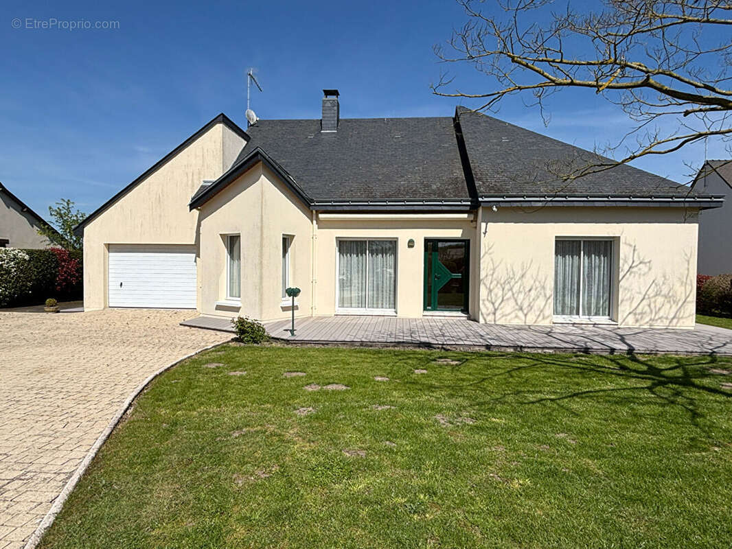 Maison à SAINT-CLEMENT-DES-LEVEES