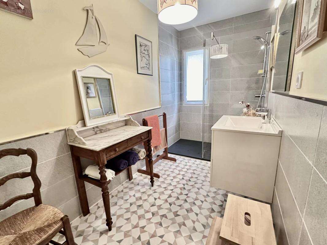 À vendre : Maison de plain-pied avec piscine et grand terrain paysagé au Cellier - photo 9