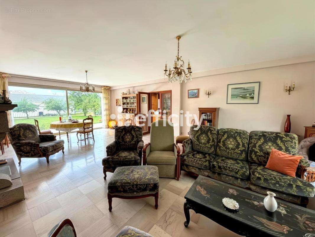 Maison 220 m² à Vern-Sur-Seiche  - photo 5