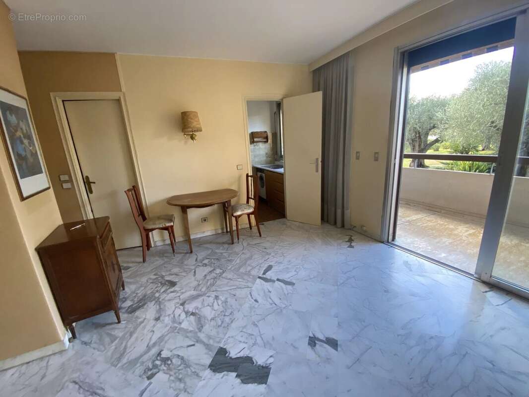 Appartement à LE CANNET