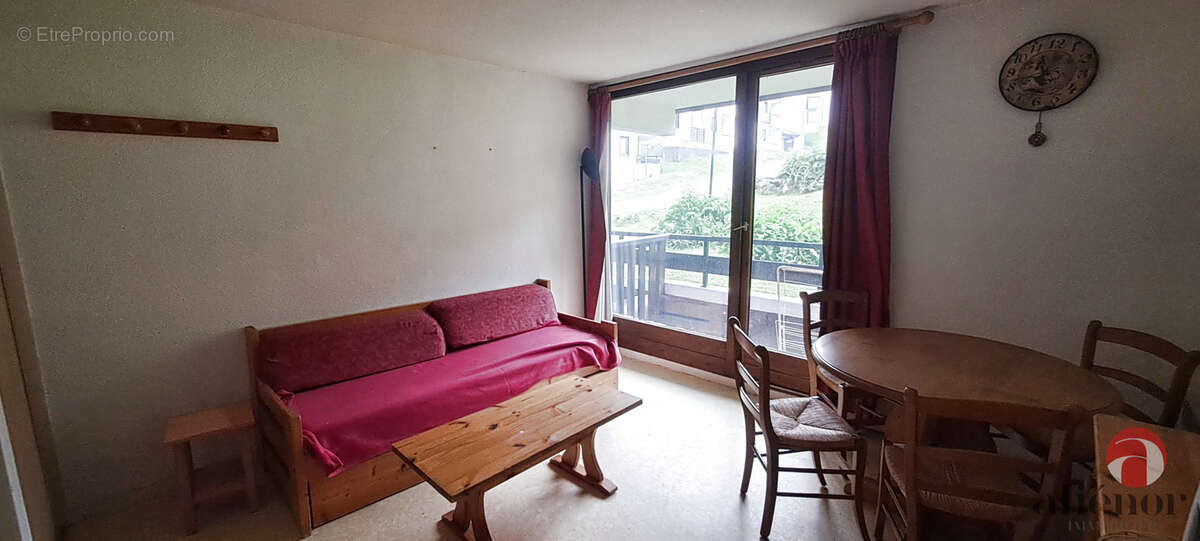 Appartement à MORILLON