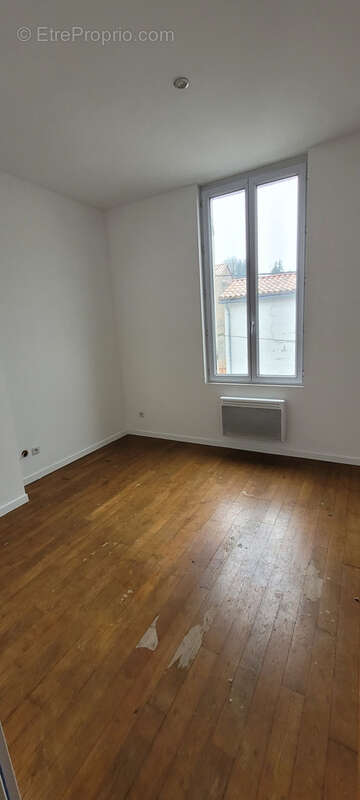 Dordogne secteur Ribérac maison en location rapport 800 € mois  centre maison 4 chambres et petite cour de 30 - photo 6