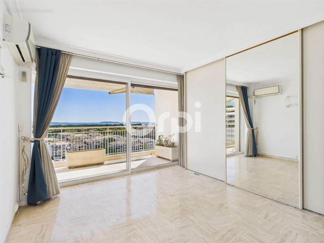 Appartement à MANDELIEU-LA-NAPOULE