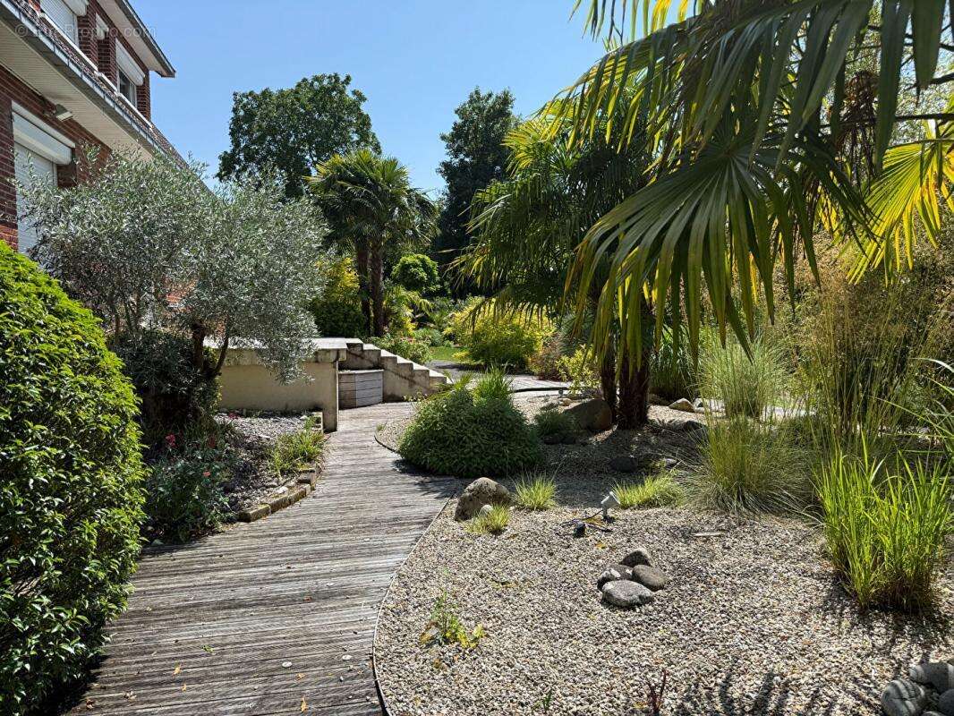 Maison semi plain-pied 220M², 5 à 6 chambres, sous sol complet jardin paysagé - photo 6