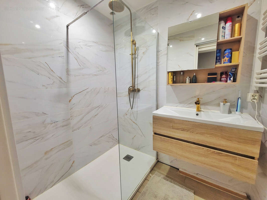 Appartement à PIERRE-BENITE