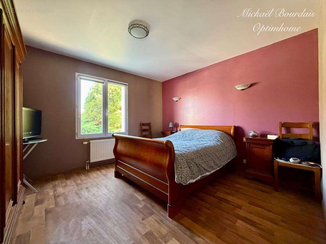 EXCLUSIVITÉ – LE LUDE – Maison 4 chambres - Vie de plain-pied - 3 garages - Terrain clos - Centre-ville à pied - photo 7