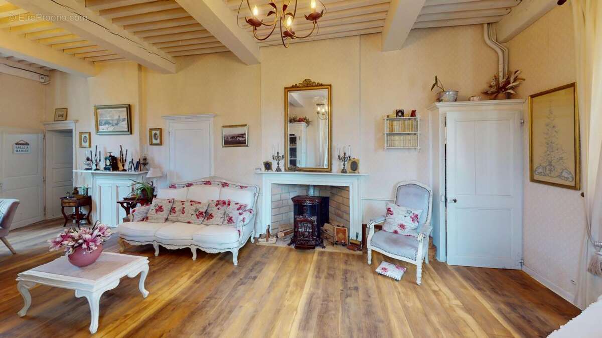 Maison à OYE-ET-PALLET