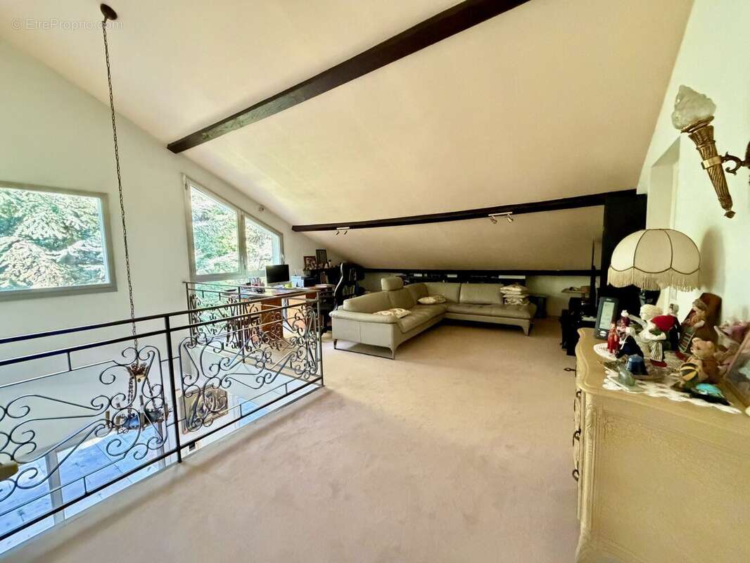 Maison à SAINT-GENEST-LERPT