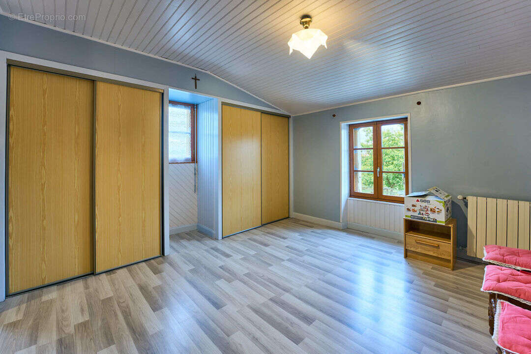 Maison à SAINT-QUENTIN-EN-MAUGES