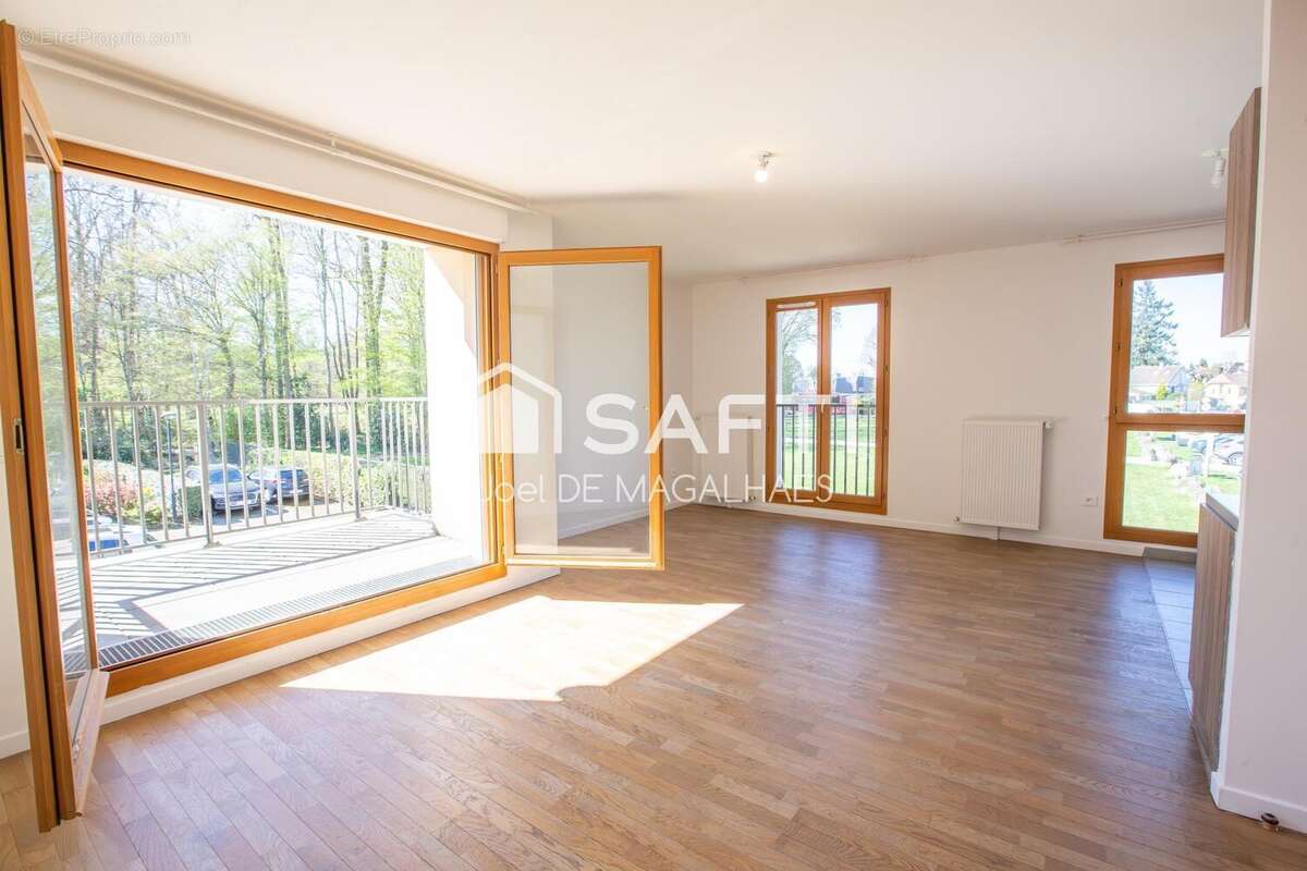 Photo 3 - Appartement à LE MESNIL-SAINT-DENIS